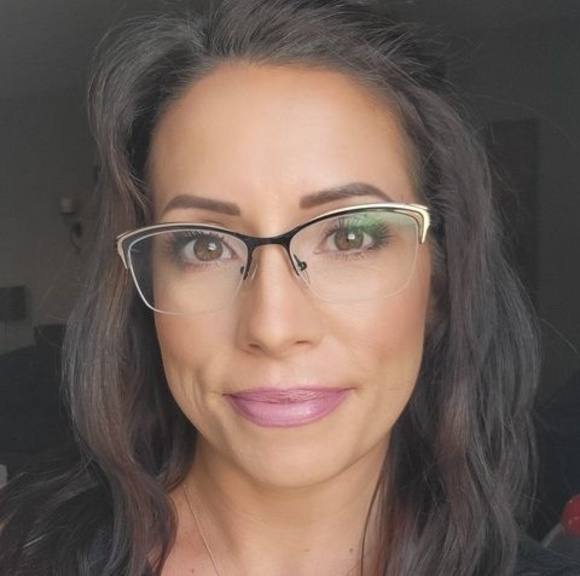 Meet your Posher, Christine - Picture 1 of 1